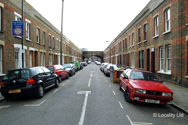 Period street with Northern feel to it (Hackney, London)
