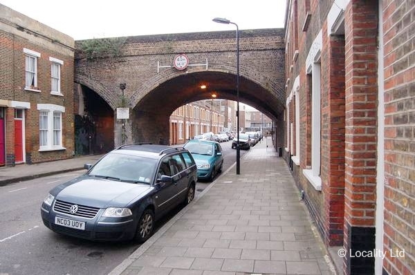 Period street with Northern feel to it (Hackney, London)