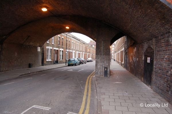 Period street with Northern feel to it (Hackney, London)