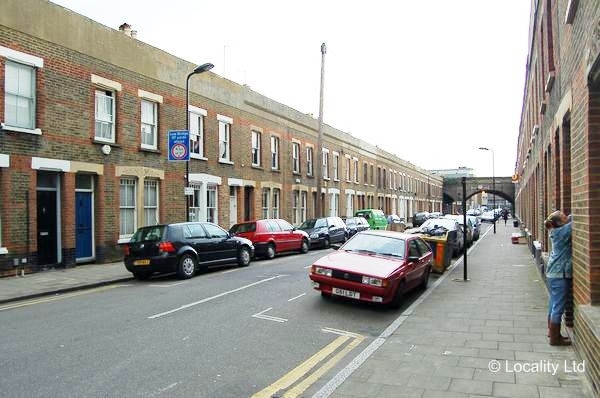 Period street with Northern feel to it (Hackney, London)