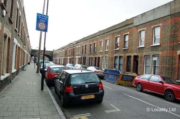 Period street with Northern feel to it (Hackney, London)