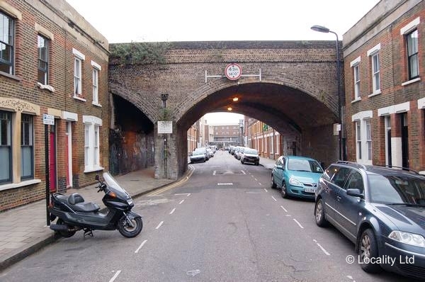 Period street with Northern feel to it (Hackney, London)