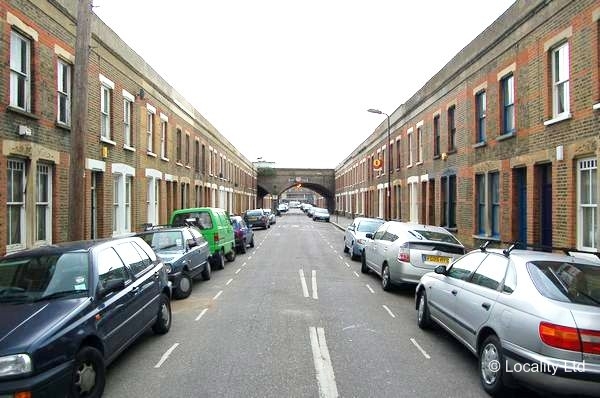 Period street with Northern feel to it (Hackney, London)