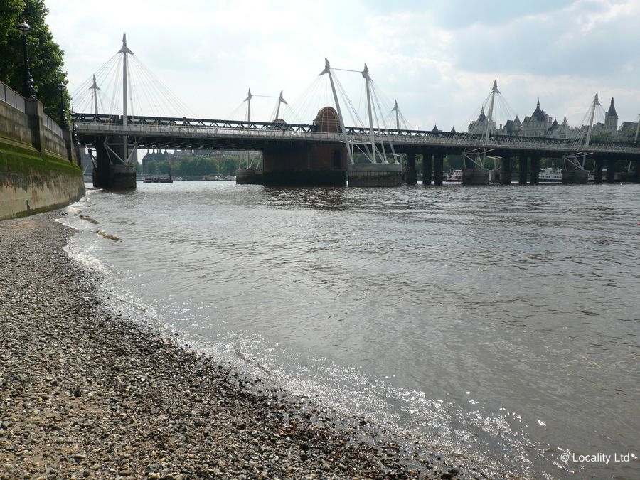 London's only beach.... (Lambeth, London)