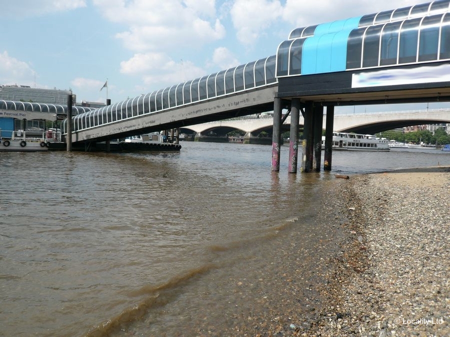 London's only beach.... (Lambeth, London)