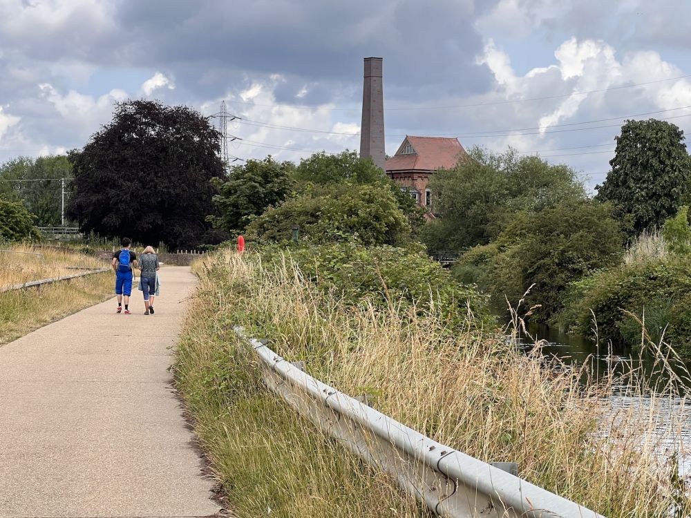 Walthamstow Wetlands nature reserve and reservoirs (London)