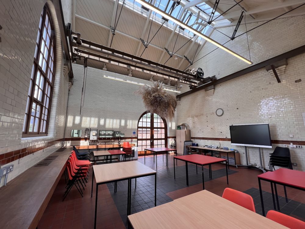 Walthamstow Wetlands nature reserve and reservoirs (London)