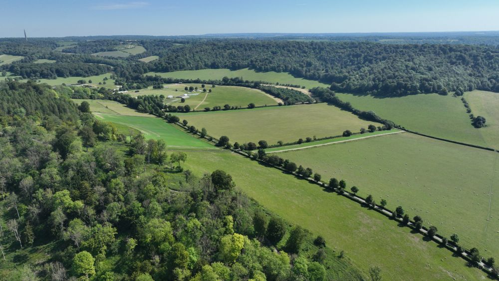 A stunning  estate for film and photoshoot location (Stokenchurch, Buckinghamshire)