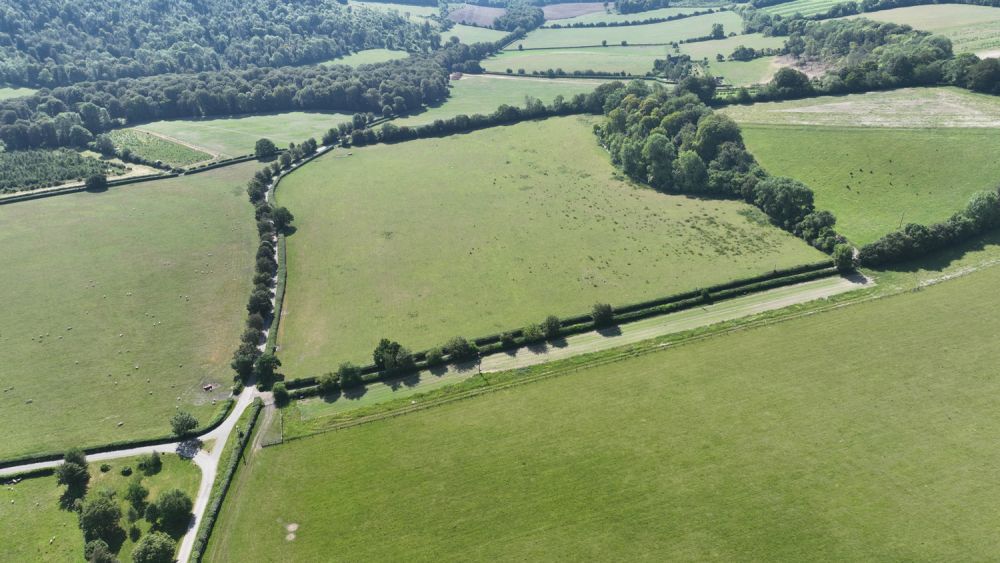 A stunning  estate for film and photoshoot location (Stokenchurch, Buckinghamshire)