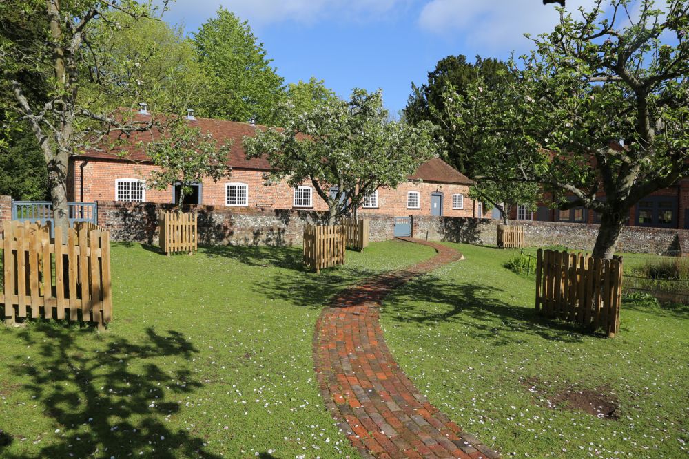 A stunning  estate for film and photoshoot location (Stokenchurch, Buckinghamshire)