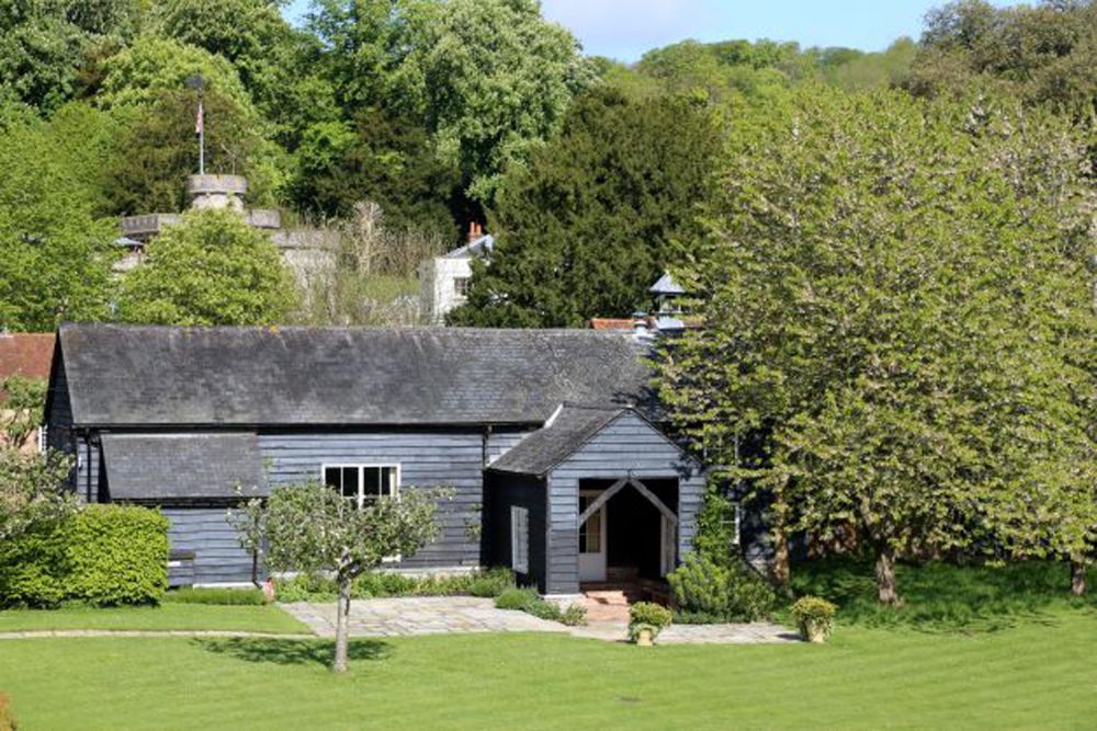 A stunning  estate for film and photoshoot location (Stokenchurch, Buckinghamshire)