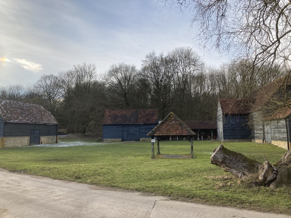 A stunning  estate for film and photoshoot location (Stokenchurch, Buckinghamshire)