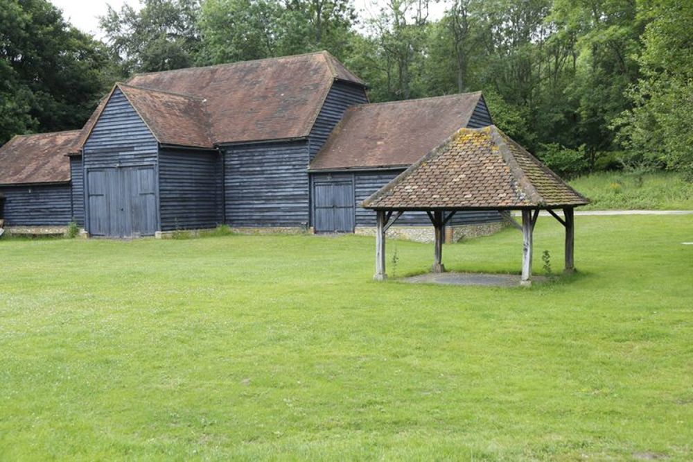 A stunning  estate for film and photoshoot location (Stokenchurch, Buckinghamshire)