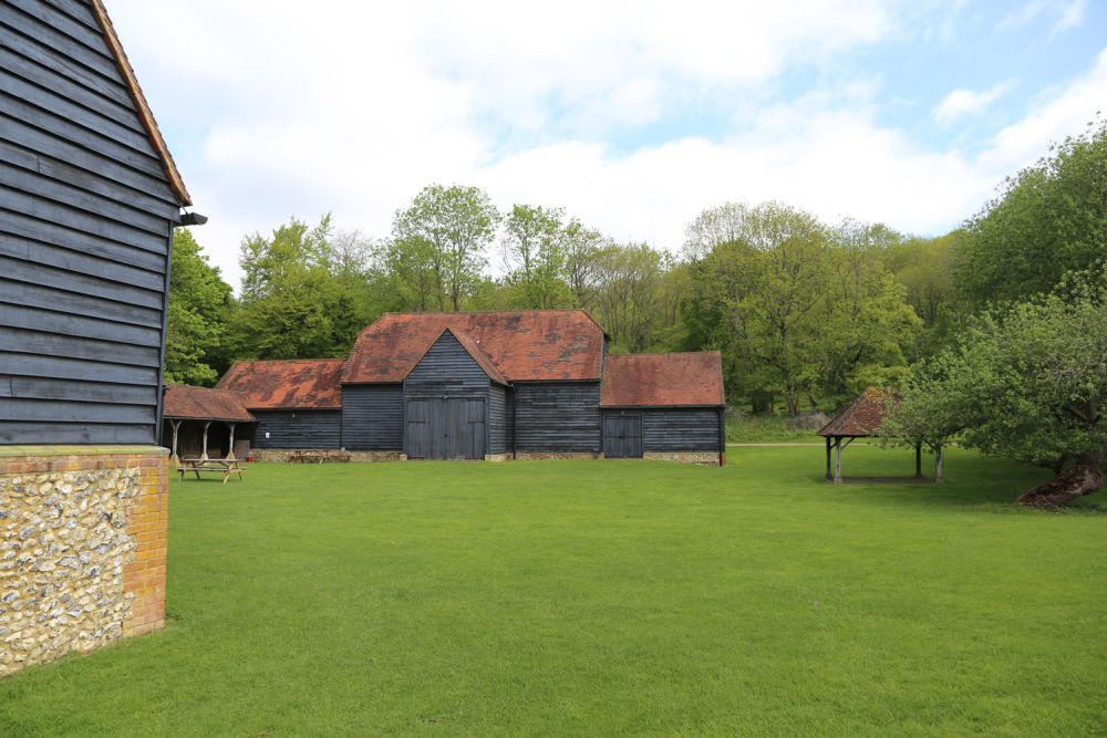 A stunning  estate for film and photoshoot location (Stokenchurch, Buckinghamshire)