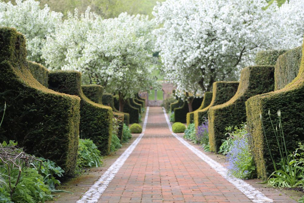 A stunning  estate for film and photoshoot location (Stokenchurch, Buckinghamshire)