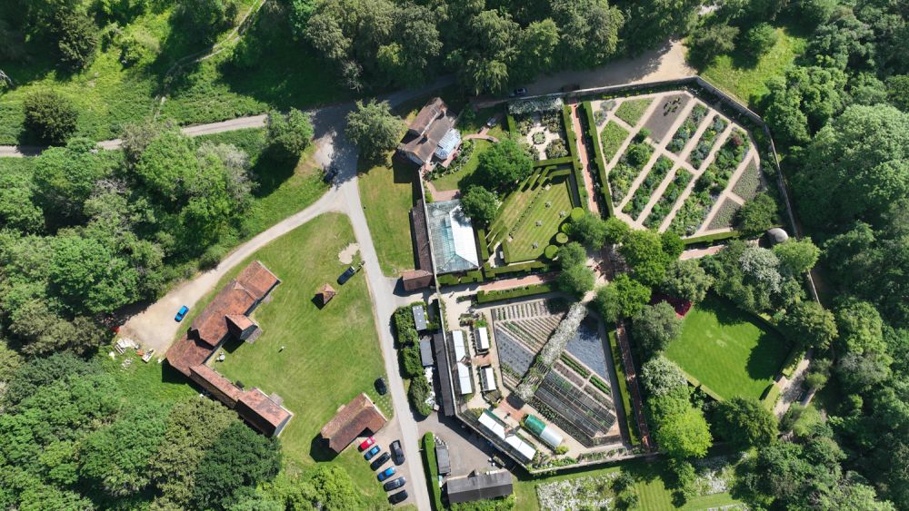 A stunning  estate for film and photoshoot location (Stokenchurch, Buckinghamshire)