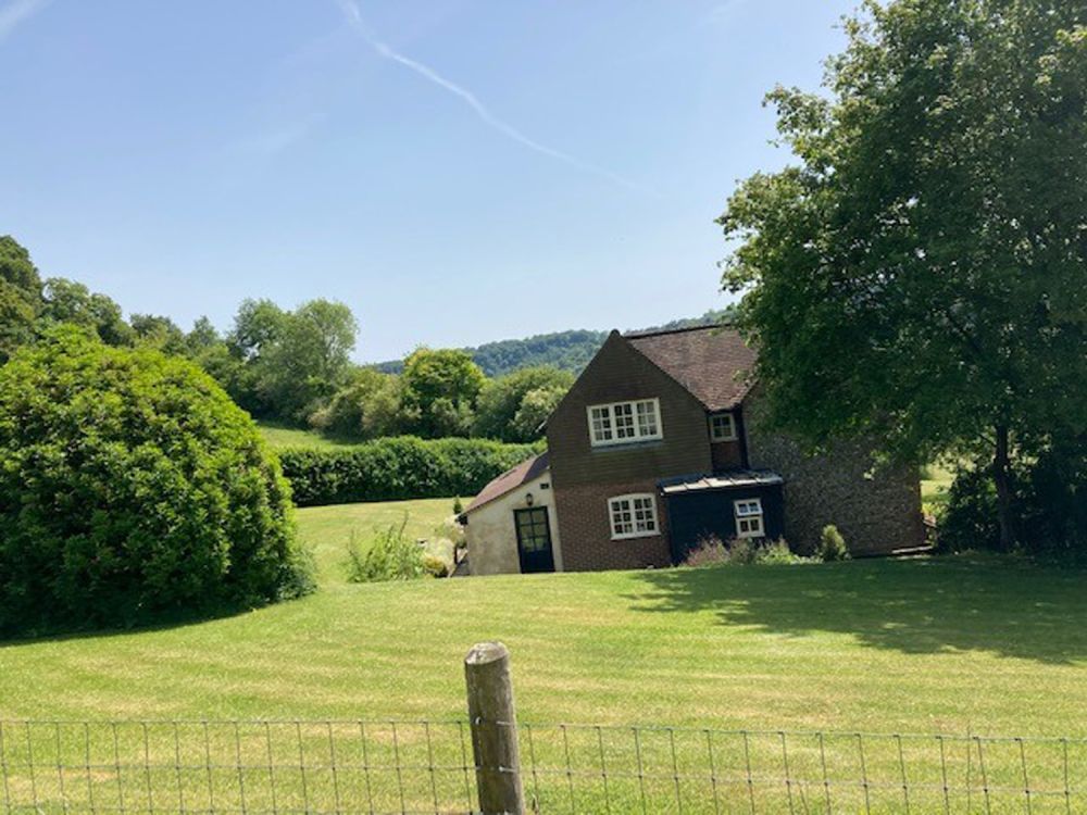 Vacant cottage and a barn on a private country estate for film, shoot location hire (Stokenchurch, Buckinghamshire)