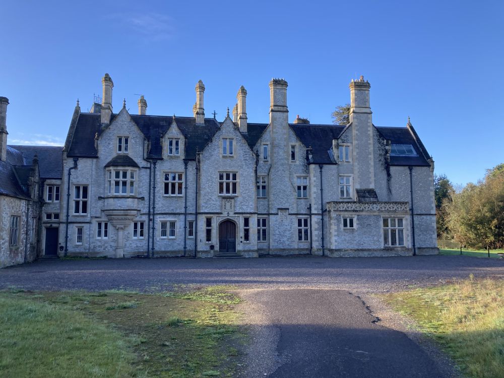 Unoccupied Victorian manor house (Petersfield, Hampshire)