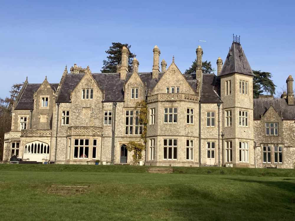 Unoccupied Victorian manor house (Petersfield, Hampshire)