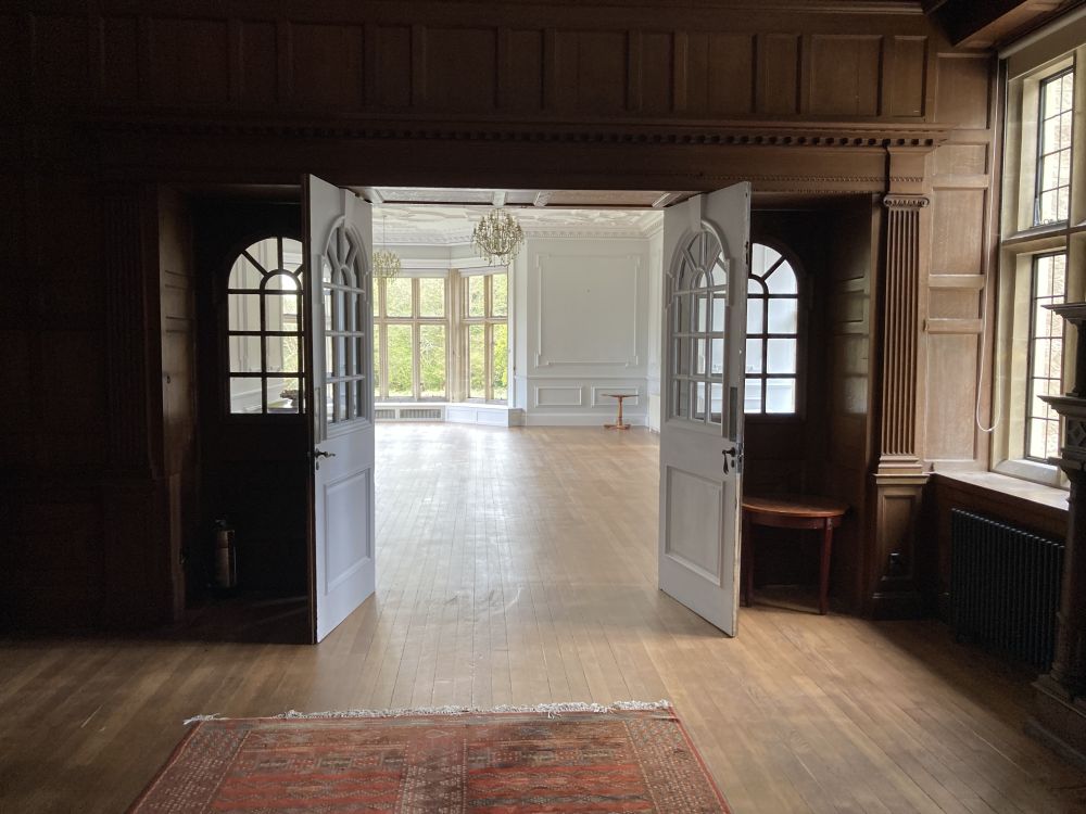 Unoccupied Victorian manor house (Petersfield, Hampshire)