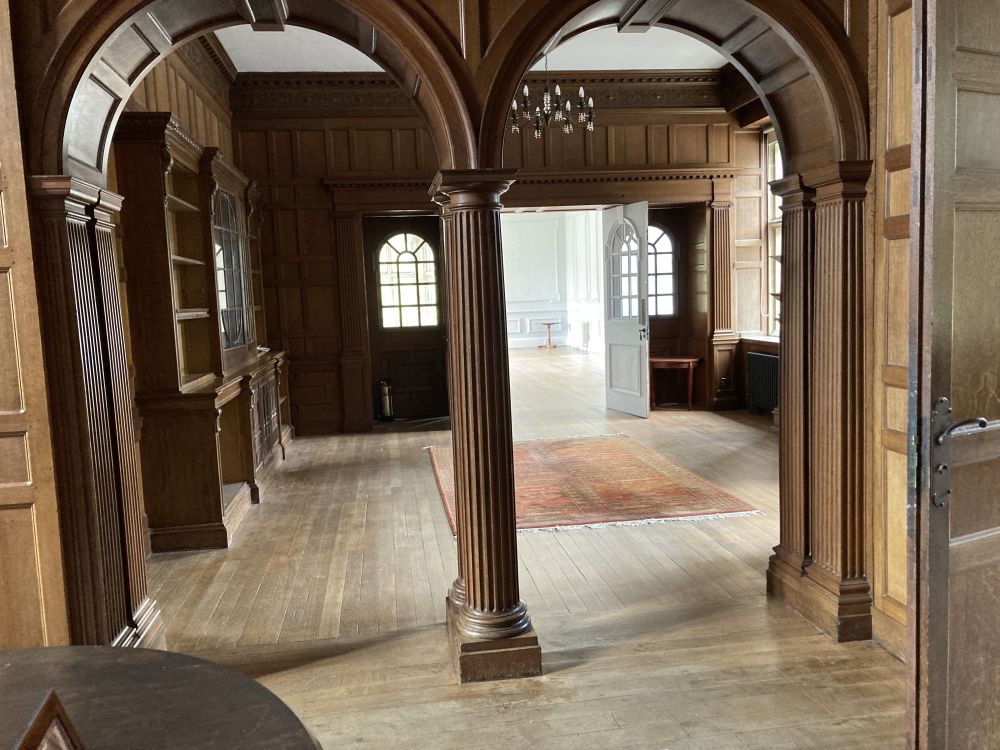 Unoccupied Victorian manor house (Petersfield, Hampshire)