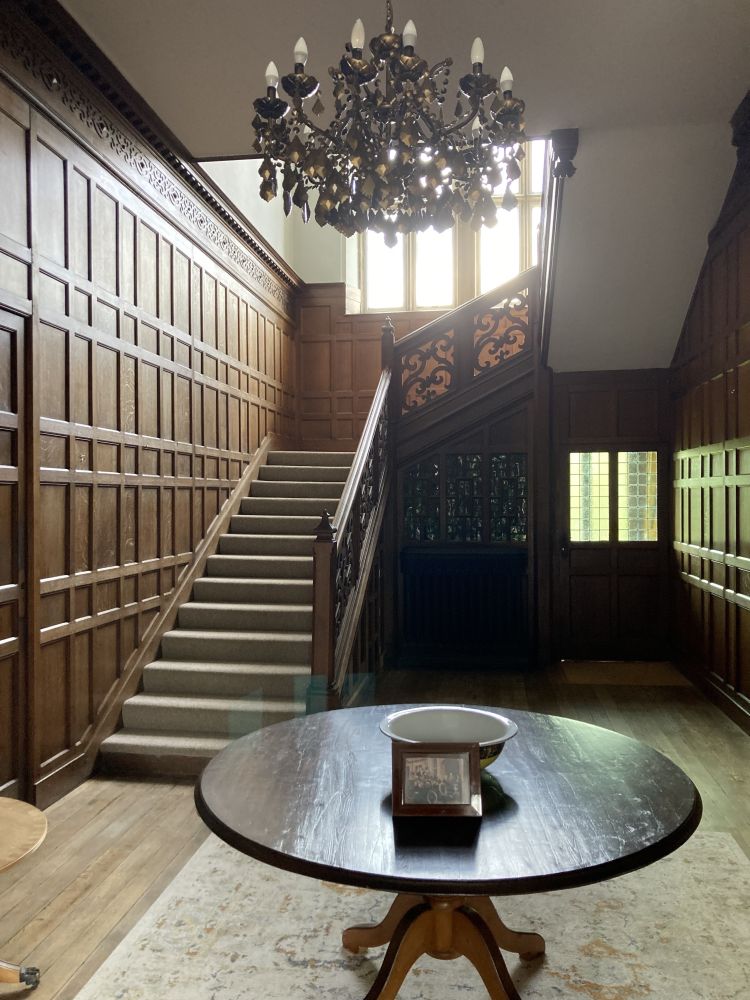 Unoccupied Victorian manor house (Petersfield, Hampshire)