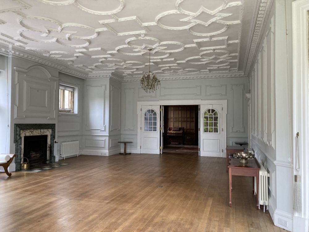 Unoccupied Victorian manor house (Petersfield, Hampshire)