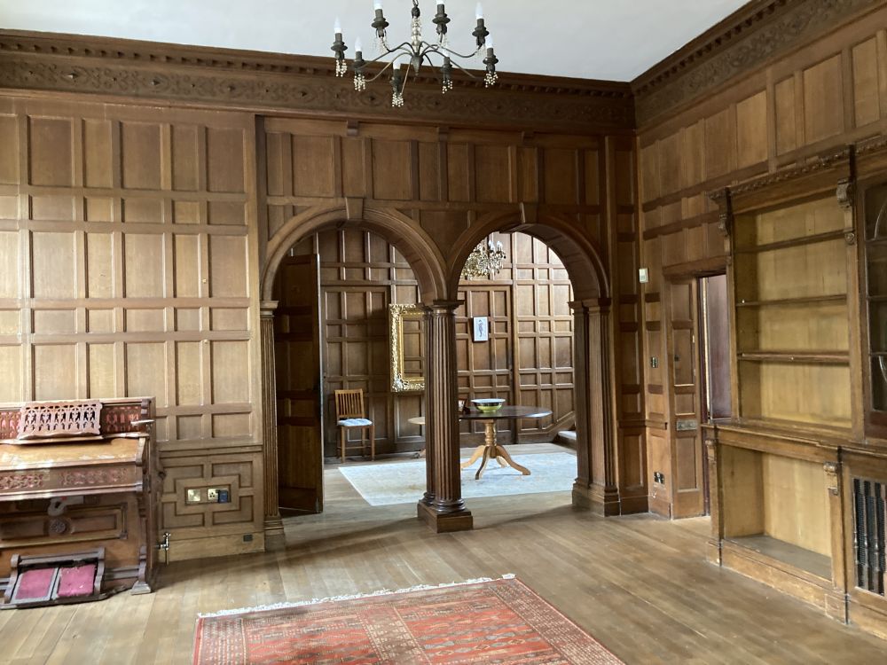 Unoccupied Victorian manor house (Petersfield, Hampshire)