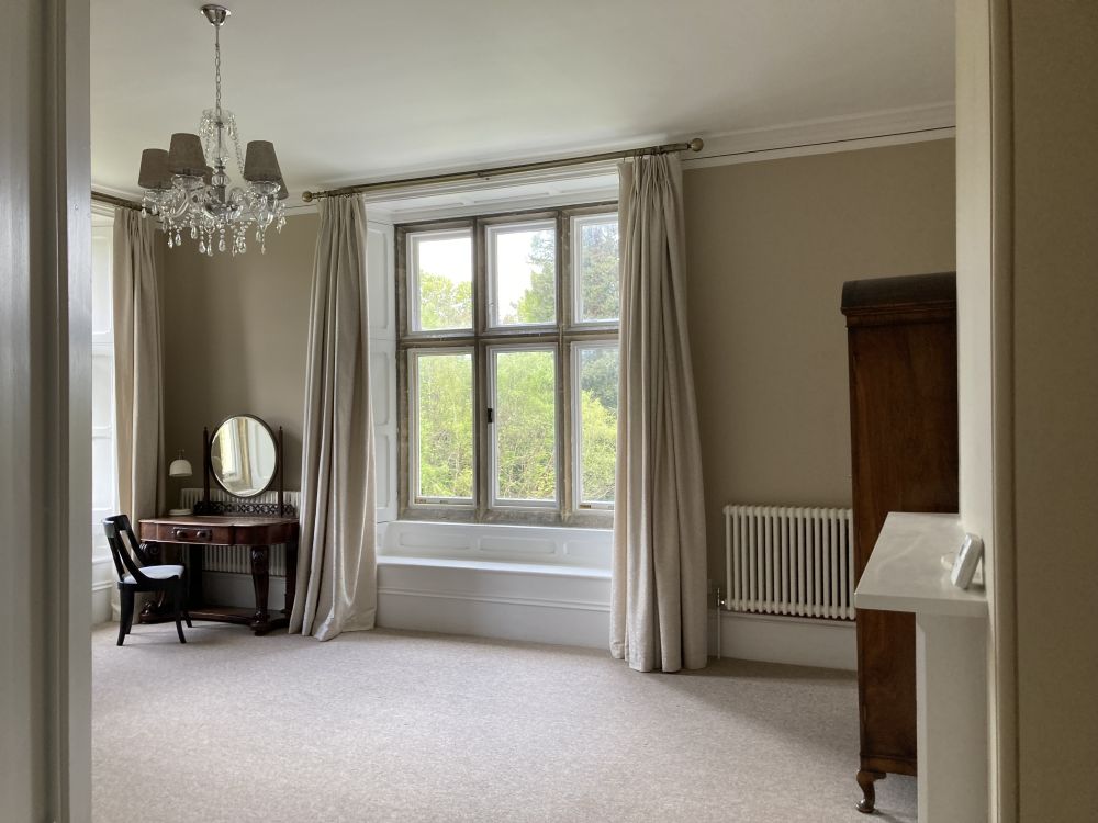 Unoccupied Victorian manor house (Petersfield, Hampshire)