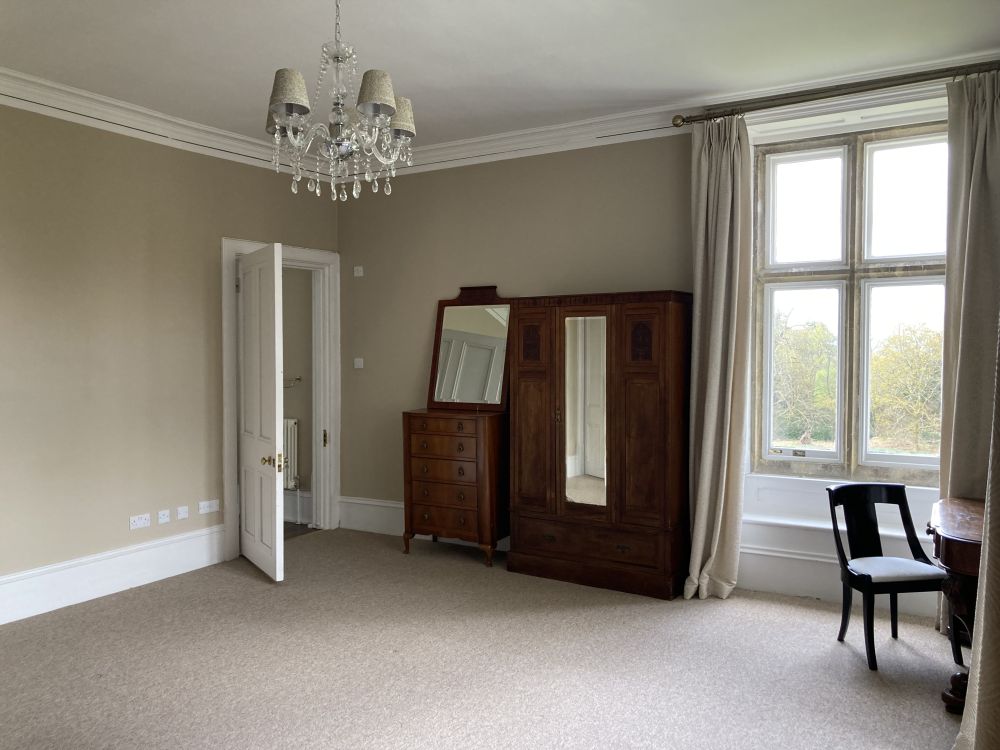 Unoccupied Victorian manor house (Petersfield, Hampshire)