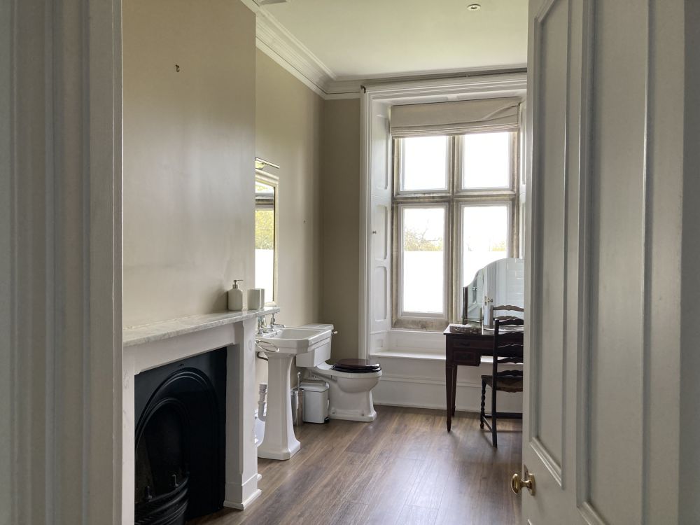 Unoccupied Victorian manor house (Petersfield, Hampshire)