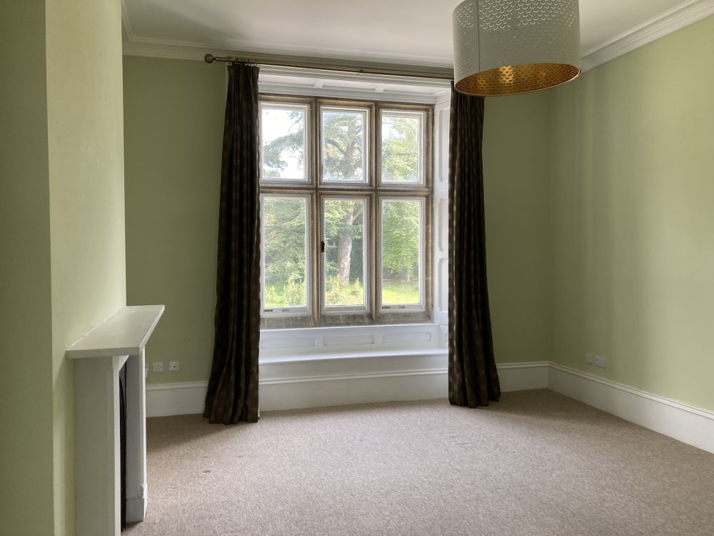 Unoccupied Victorian manor house (Petersfield, Hampshire)