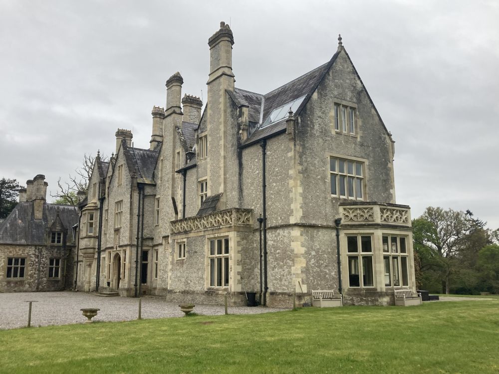 Unoccupied Victorian manor house (Petersfield, Hampshire)