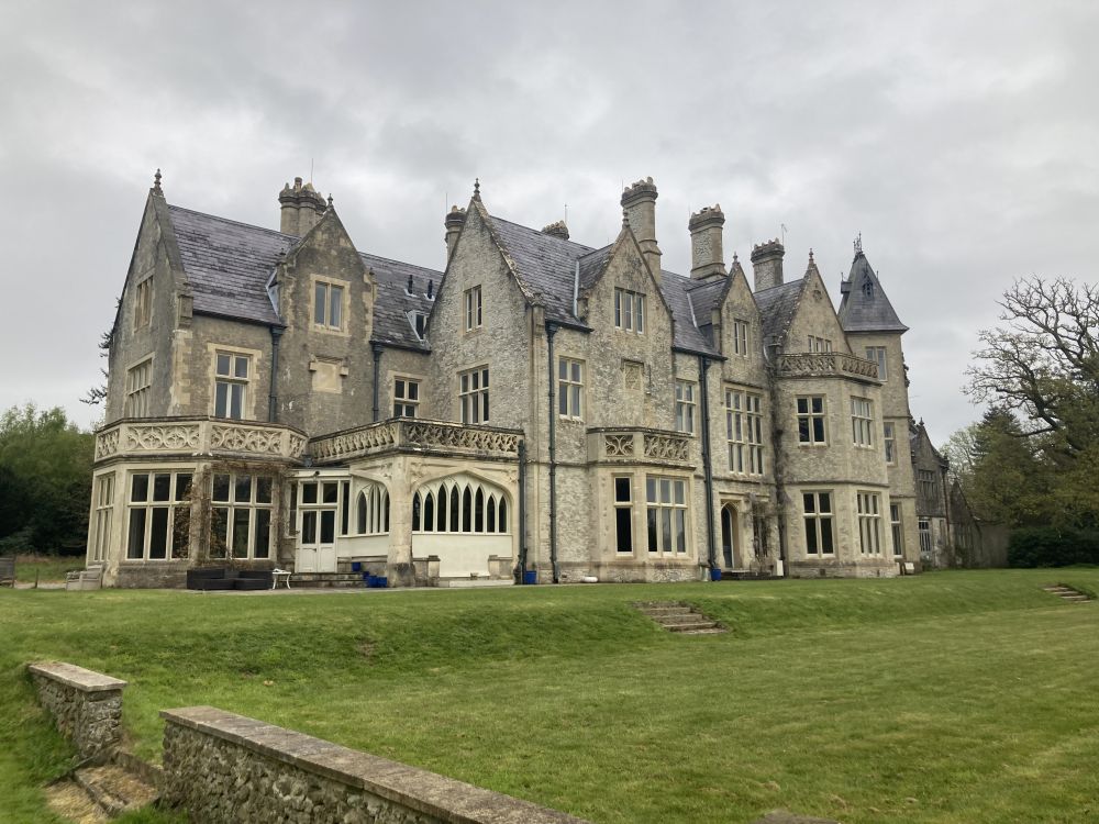 Unoccupied Victorian manor house (Petersfield, Hampshire)