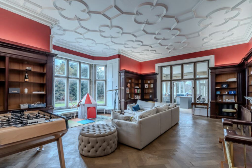 Unoccupied Victorian manor house (Petersfield, Hampshire)