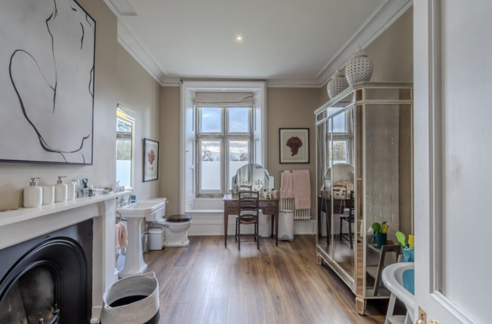 Unoccupied Victorian manor house (Petersfield, Hampshire)