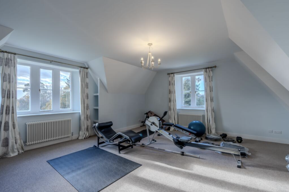 Unoccupied Victorian manor house (Petersfield, Hampshire)