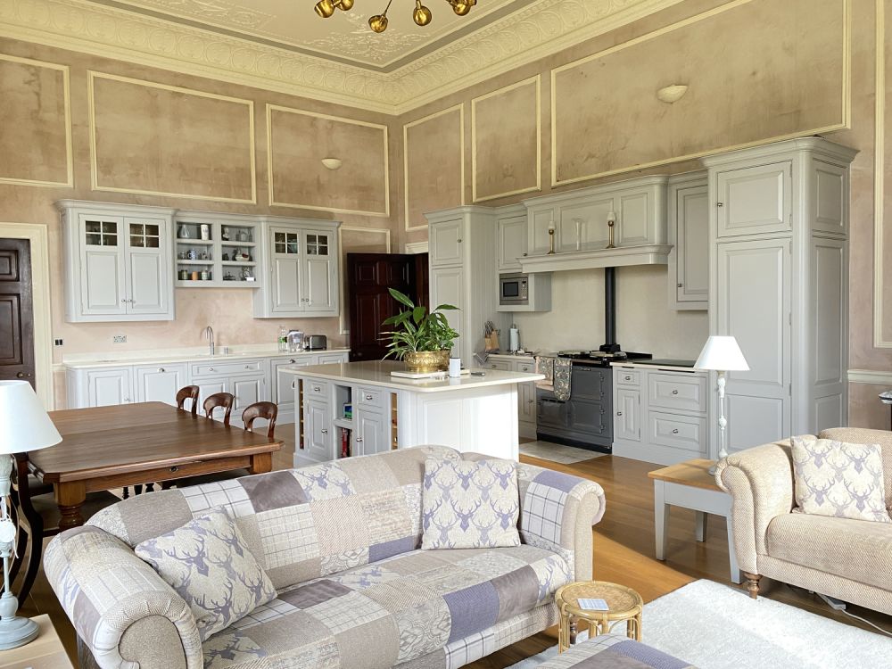 Stunning manor house with an unique swimming pool for film, shoot location hire (Hemel Hempstead, Hertfordshire)