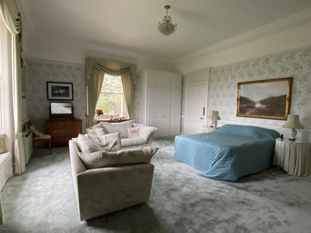 Stunning manor house with an unique swimming pool for film, shoot location hire (Hemel Hempstead, Hertfordshire)