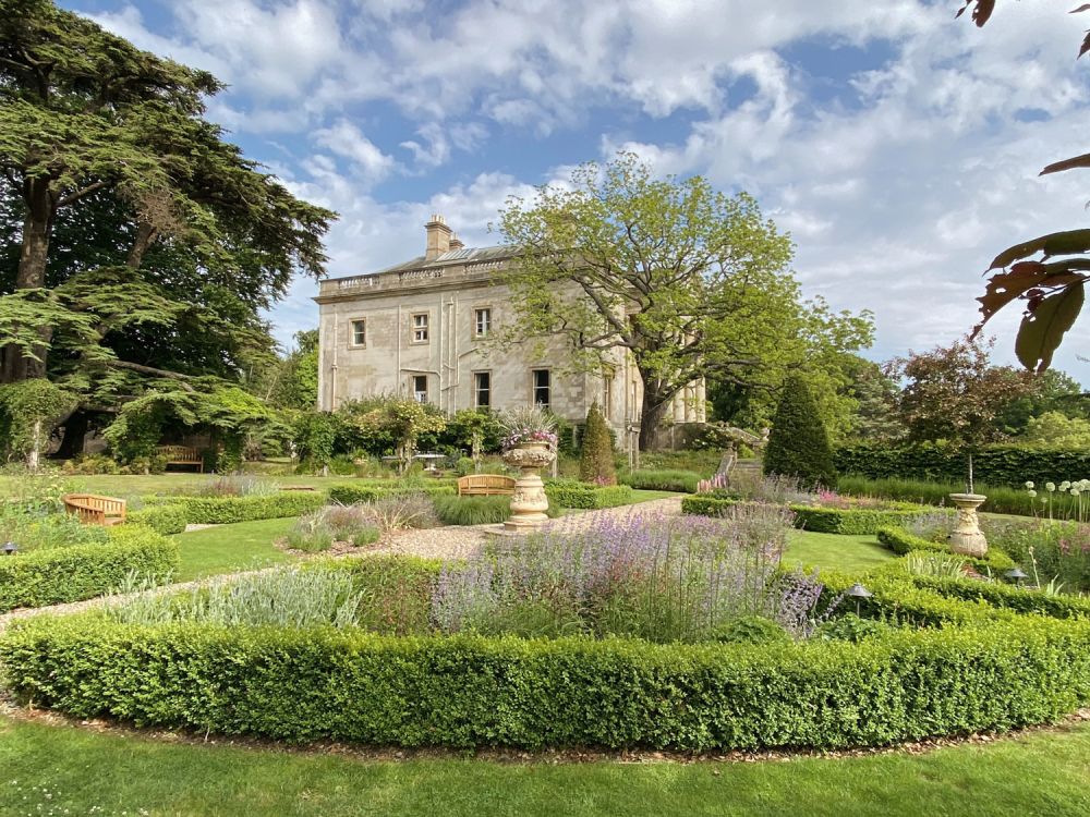 Stunning manor house with an unique swimming pool for film, shoot location hire (Hemel Hempstead, Hertfordshire)