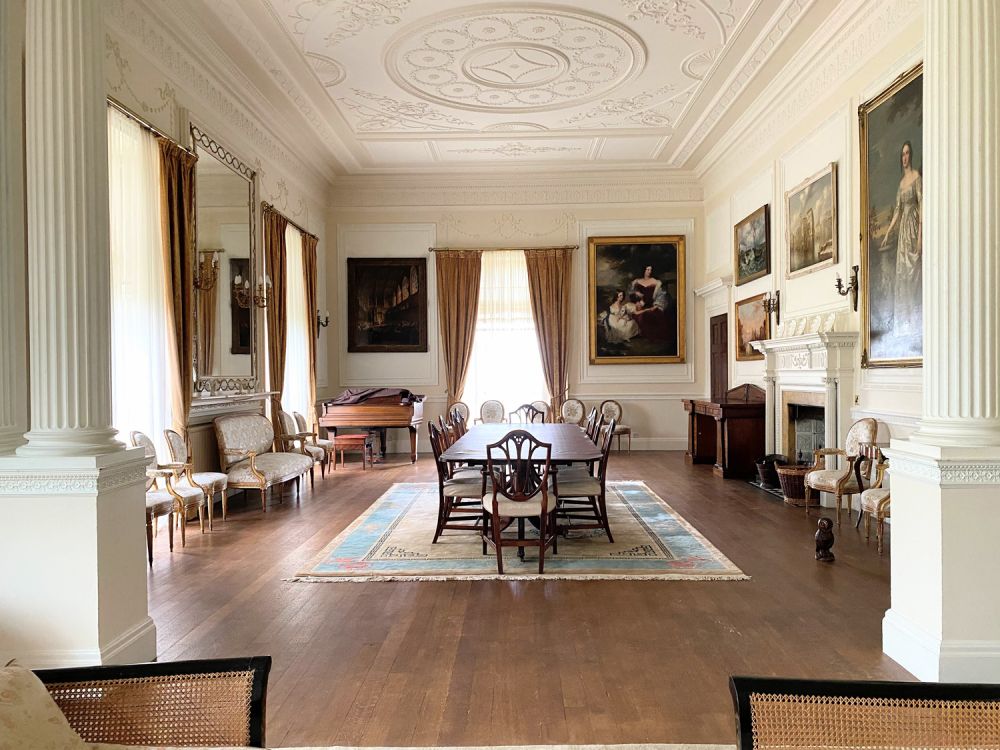 Stunning manor house with an unique swimming pool for film, shoot location hire (Hemel Hempstead, Hertfordshire)