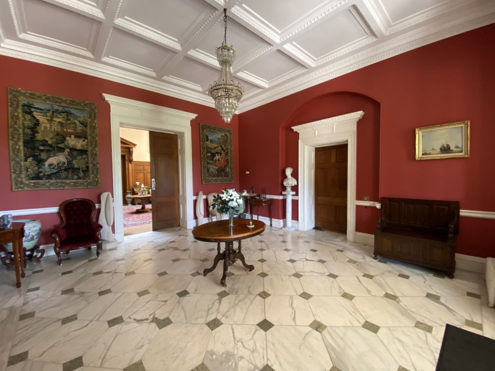 Stunning manor house with an unique swimming pool for film, shoot location hire (Hemel Hempstead, Hertfordshire)