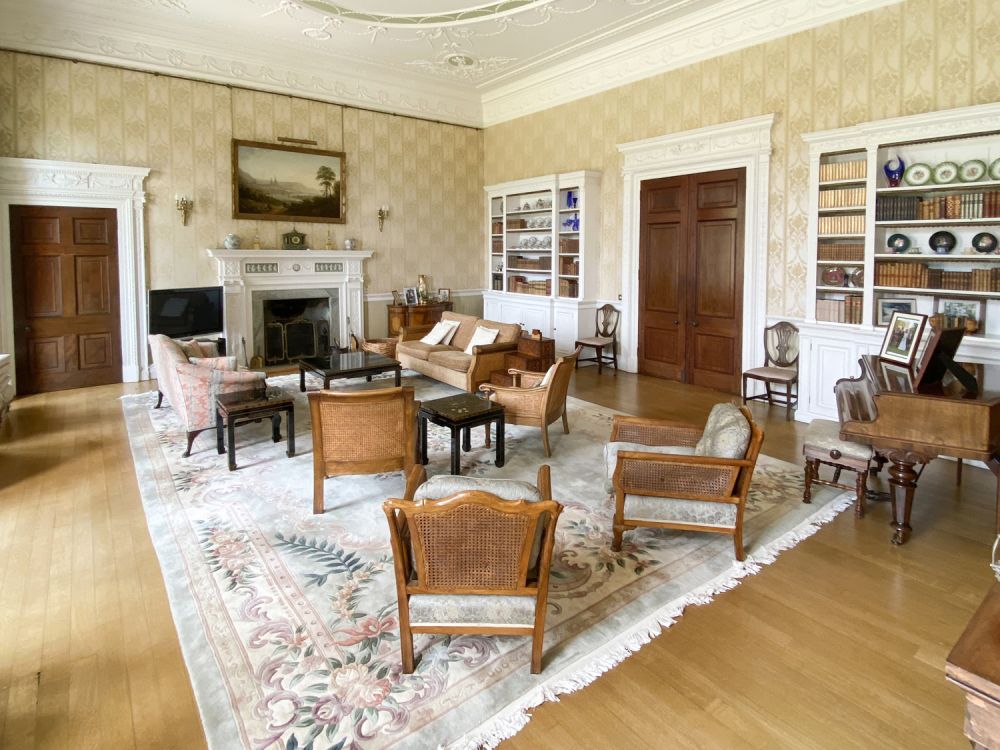 Stunning manor house with an unique swimming pool for film, shoot location hire (Hemel Hempstead, Hertfordshire)