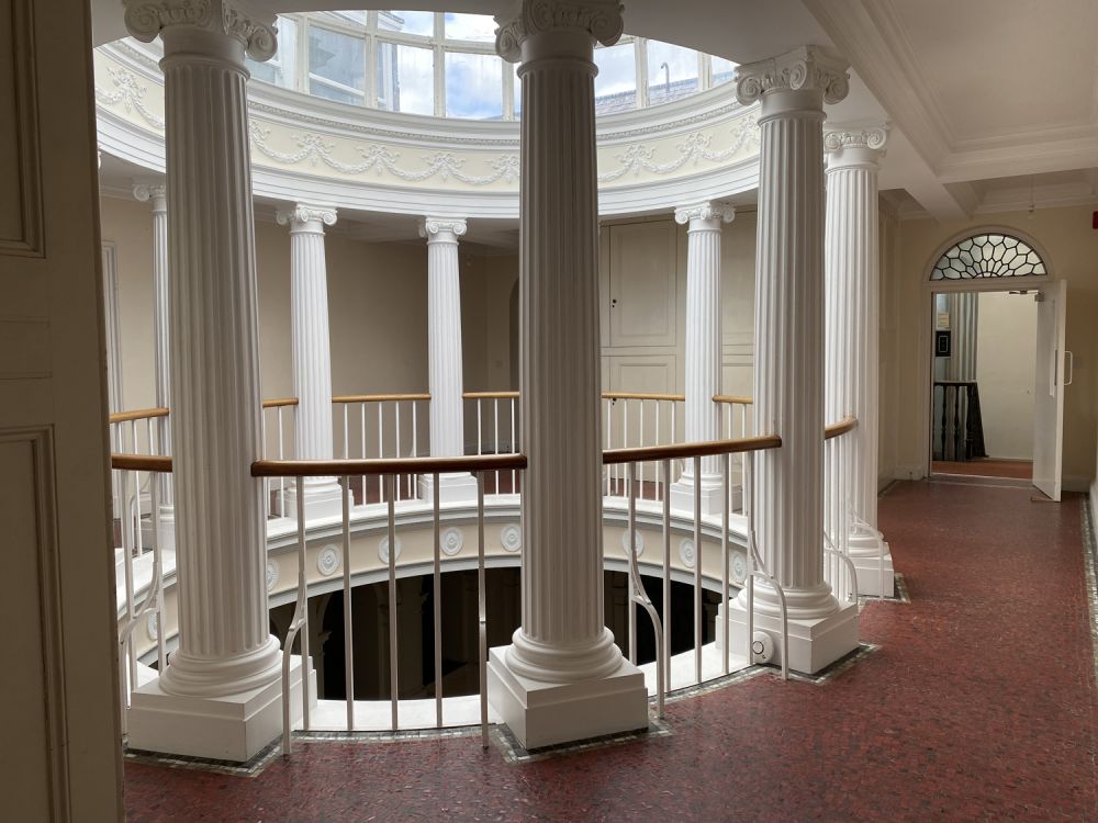 Stunning manor house with an unique swimming pool for film, shoot location hire (Hemel Hempstead, Hertfordshire)