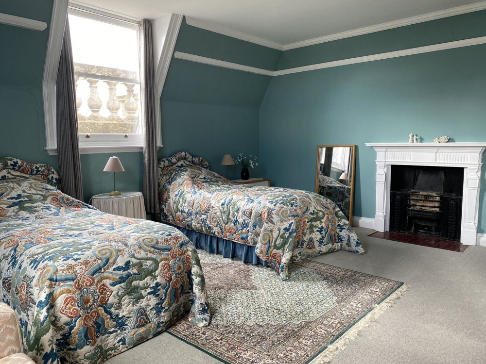 Stunning manor house with an unique swimming pool for film, shoot location hire (Hemel Hempstead, Hertfordshire)