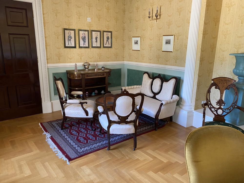 Stunning manor house with an unique swimming pool for film, shoot location hire (Hemel Hempstead, Hertfordshire)