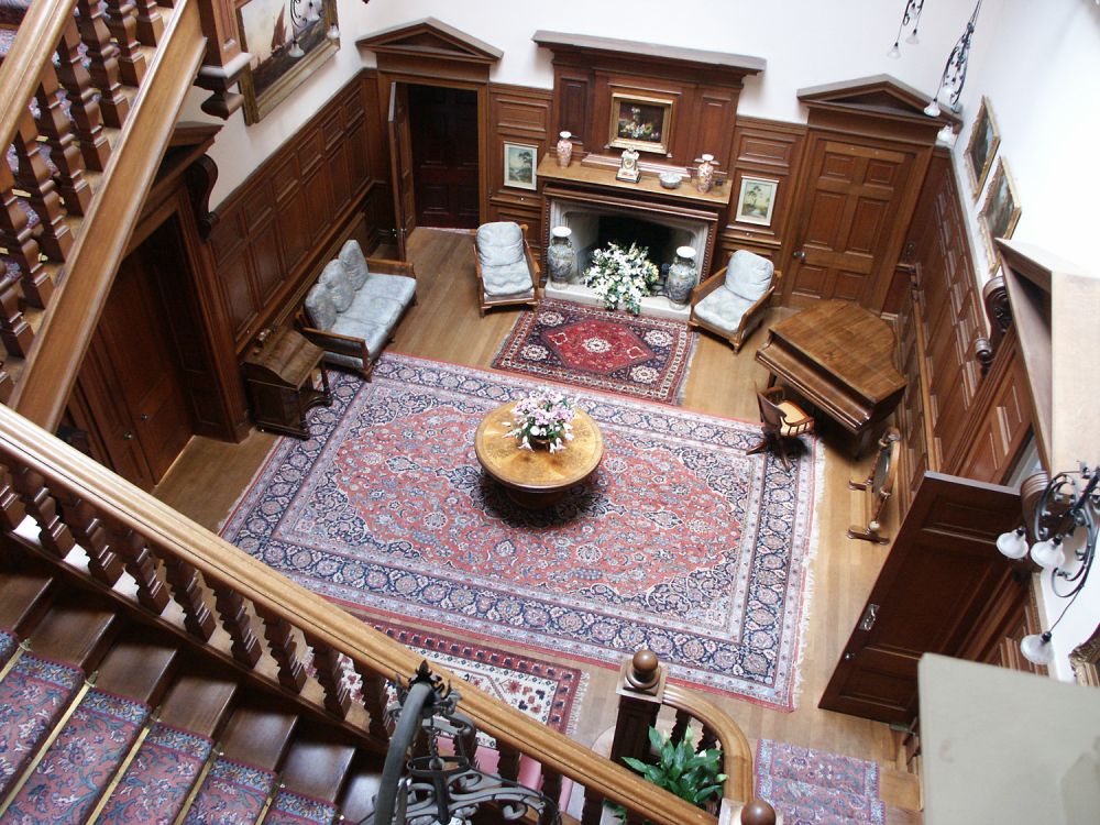 Stunning manor house with an unique swimming pool for film, shoot location hire (Hemel Hempstead, Hertfordshire)