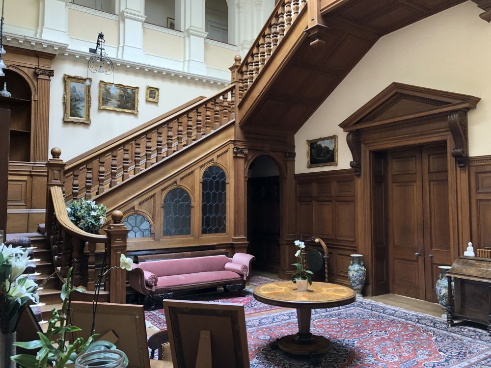 Stunning manor house with an unique swimming pool for film, shoot location hire (Hemel Hempstead, Hertfordshire)