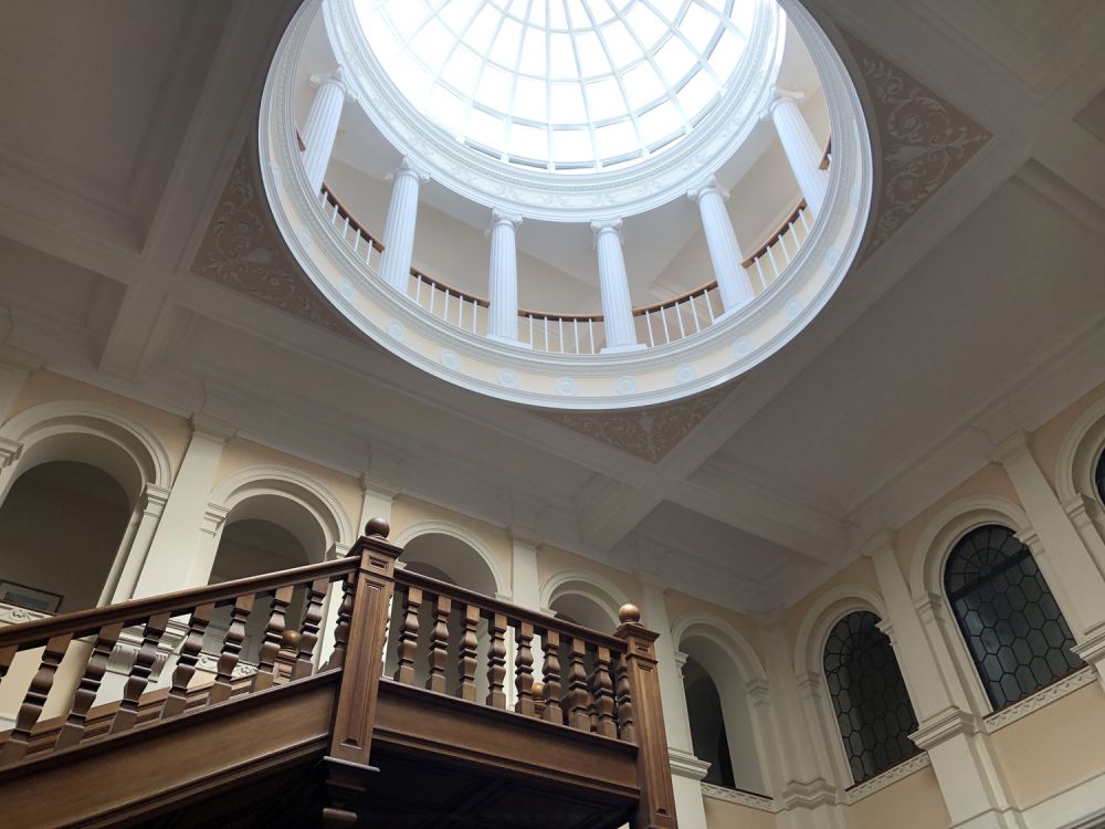 Stunning manor house with an unique swimming pool for film, shoot location hire (Hemel Hempstead, Hertfordshire)