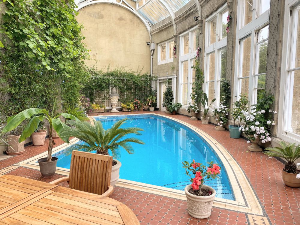 Stunning manor house with an unique swimming pool for film, shoot location hire (Hemel Hempstead, Hertfordshire)